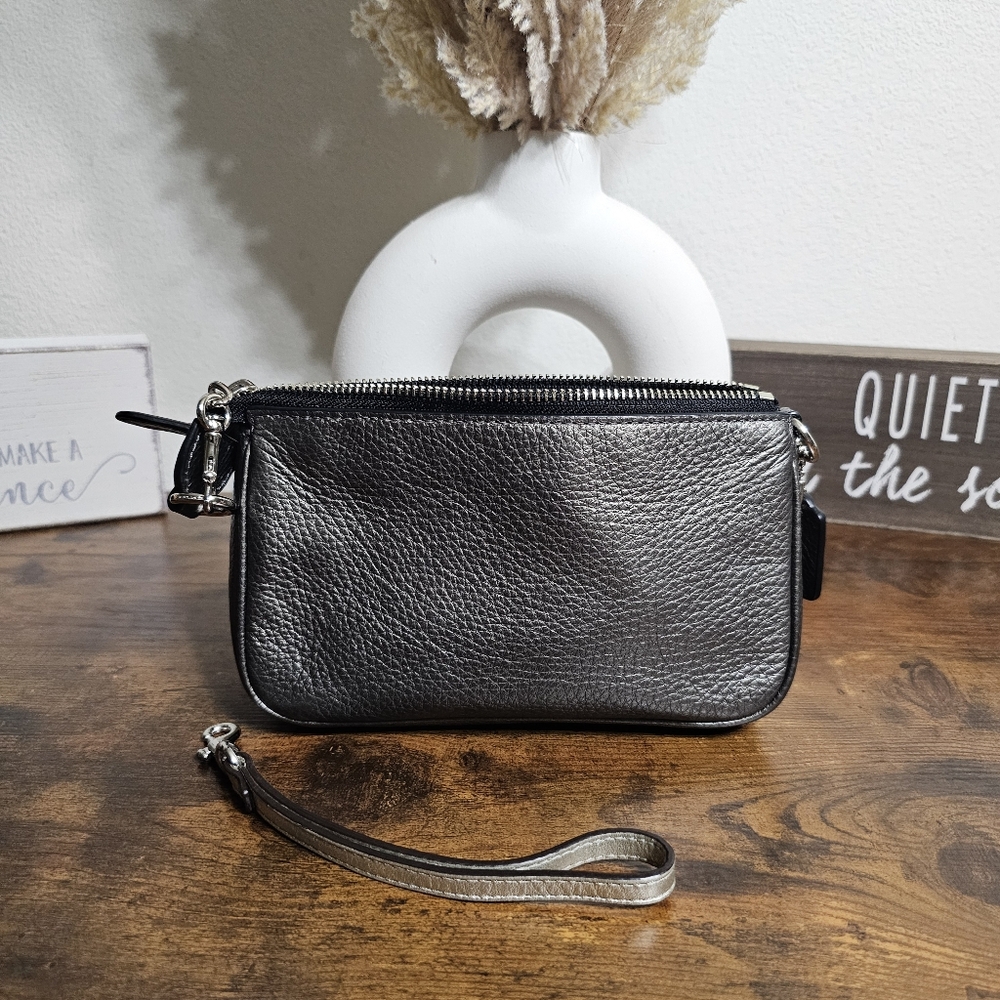 COACH LARGE WRISTLET METALLIC PEBBLE LEATHER - Picture 5 of 7